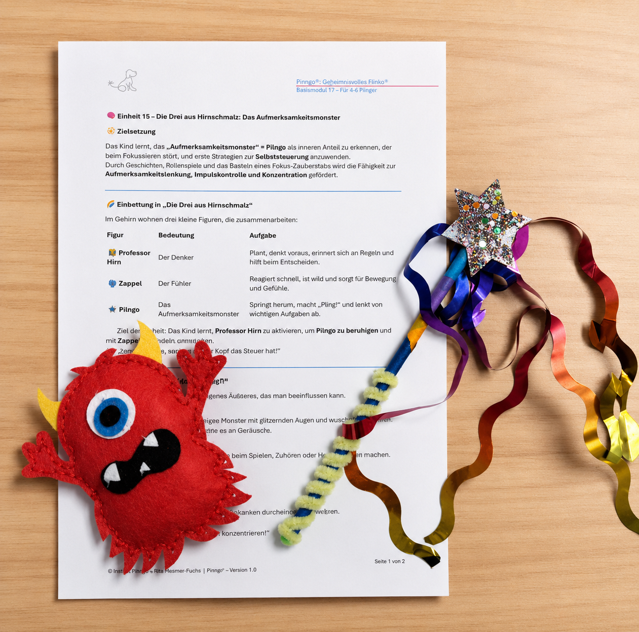 Aufmerksamkeitsmonster Flinko mit Fokus-Zauberstab und Arbeitsblatt im FOKUS⁺ Coaching